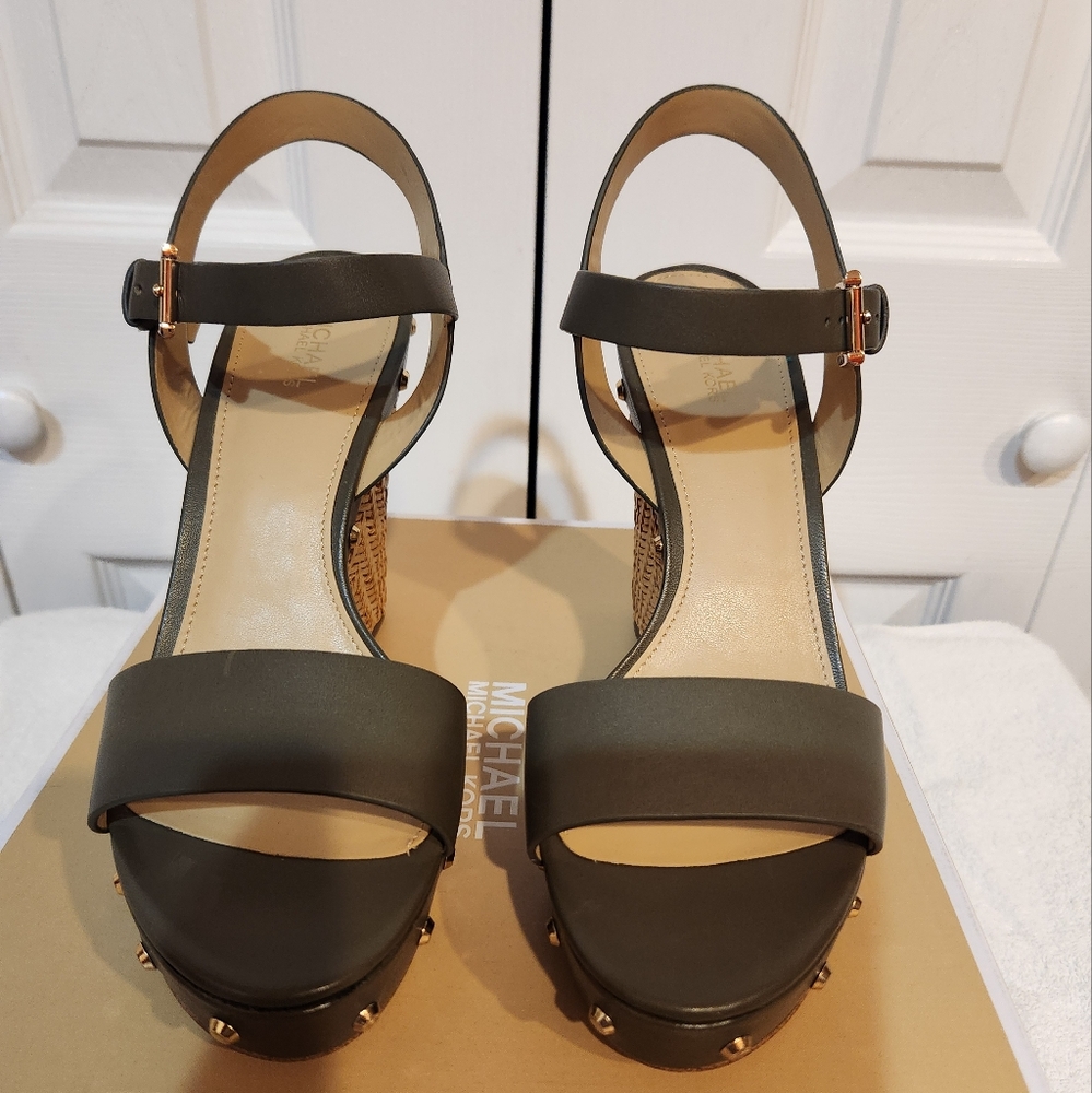Michael Kors Black Platform Sandals with Sleek Straps - Picture 1 of 6